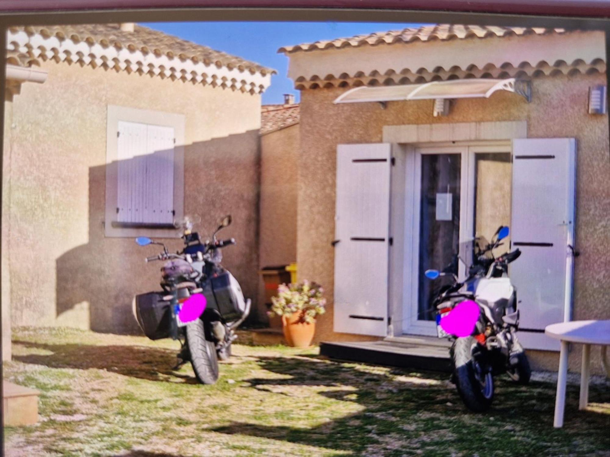 Petite Maison Meublee Entre Avignon Et Carpentras Morieres-les-Avignon Exterior foto